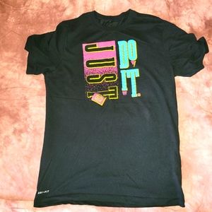 Black Nike T shirt bold graphic print size XL